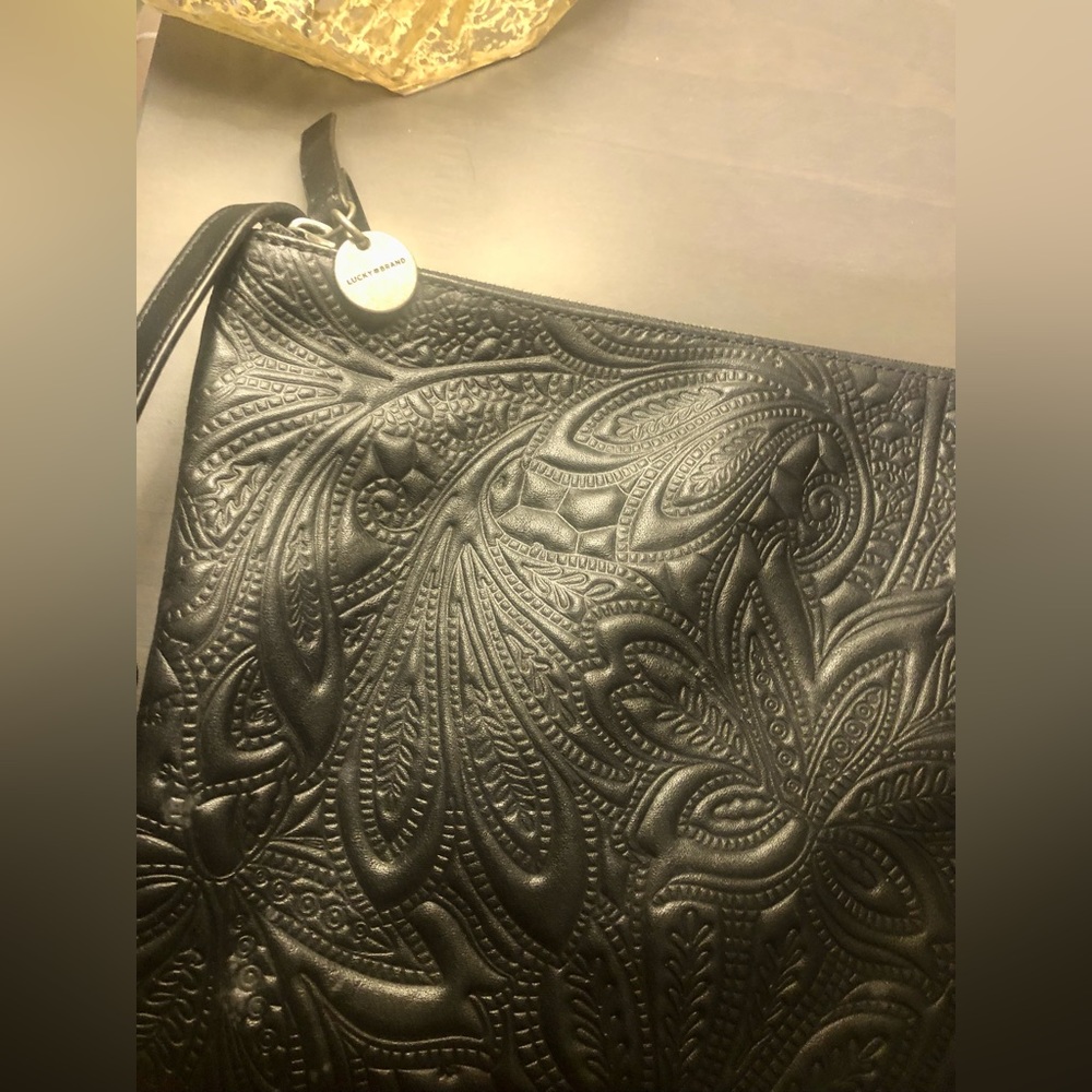 NWT Lucky Brand black embossed large 100% leather crossbody shoulder Boho purse - Picture 4 of 6